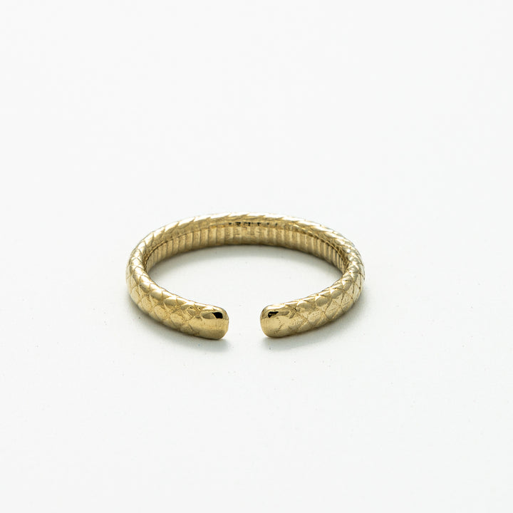 Blackbird Jewellery 18ct Gold Vermeil Snakeskin Band Ring showing back of ring – Handmade Adjustable Ring 