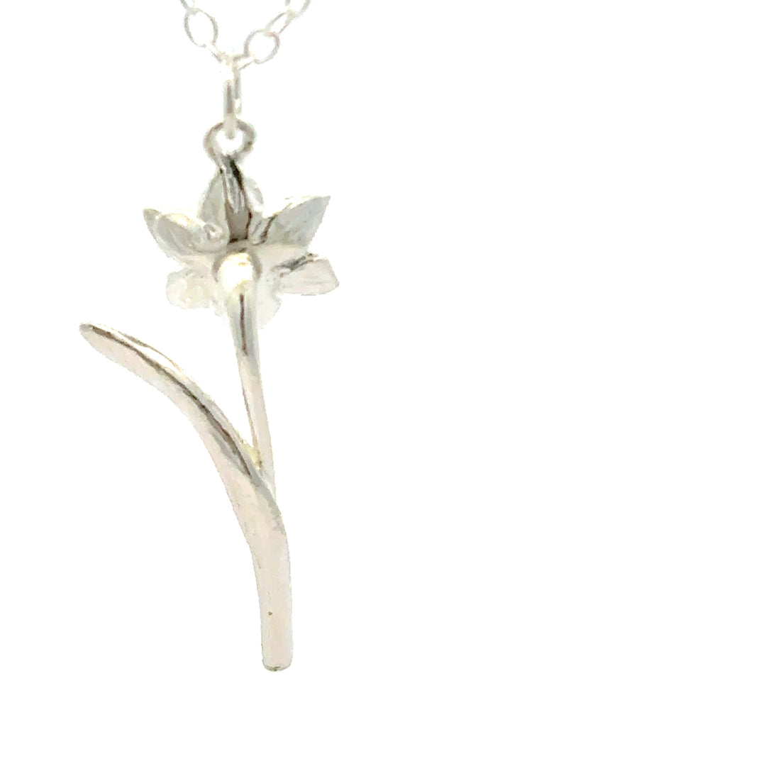 Blackbird Jewellery sterling silver daffodil bloom necklace inspired by the national flower of Wales back view