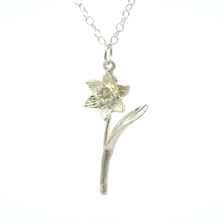 Blackbird Jewellery sterling silver daffodil bloom necklace inspired by the national flower of Wales.