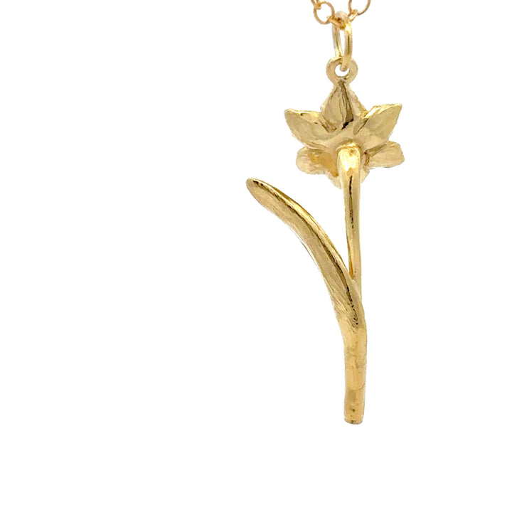 Blackbird Jewellery gold daffodil bloom necklace inspired by the national flower of Wales back view