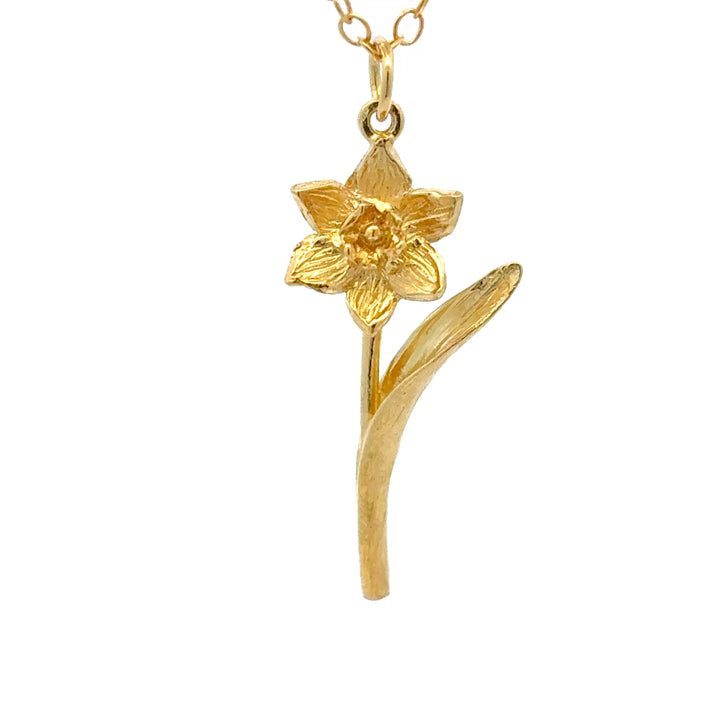 Blackbird Jewellery gold daffodil bloom necklace inspired by the national flower of Wales.