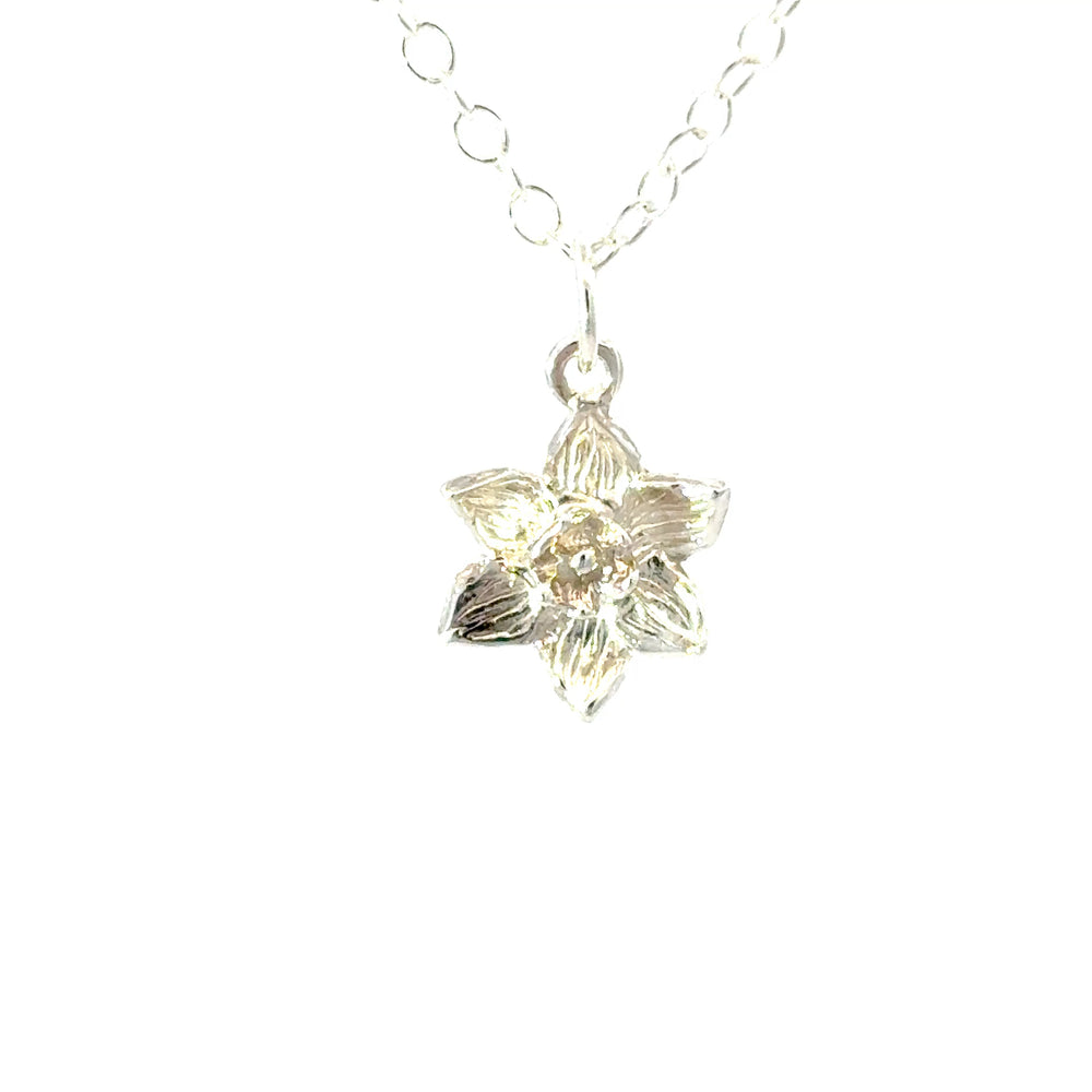 Blackbird Jewellery Sterling silver daffodil bloom necklace inspired by the March birth flower and the national flower of Wales close up