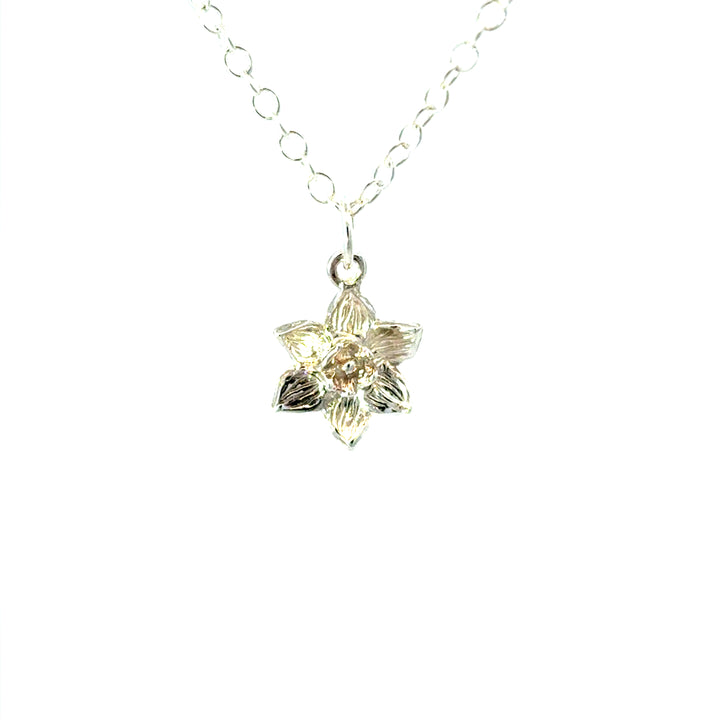 Blackbird Jewellery Sterling silver daffodil bloom necklace inspired by the March birth flower and the national flower of Wales.