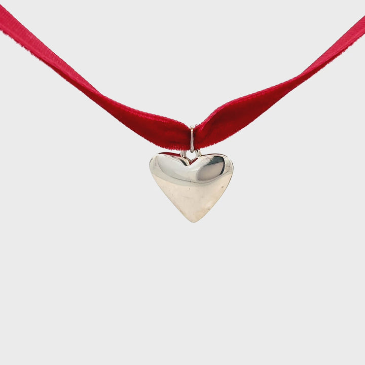 blackbird-jewellery-sterling-silver-heart-ribbon-necklace-video
