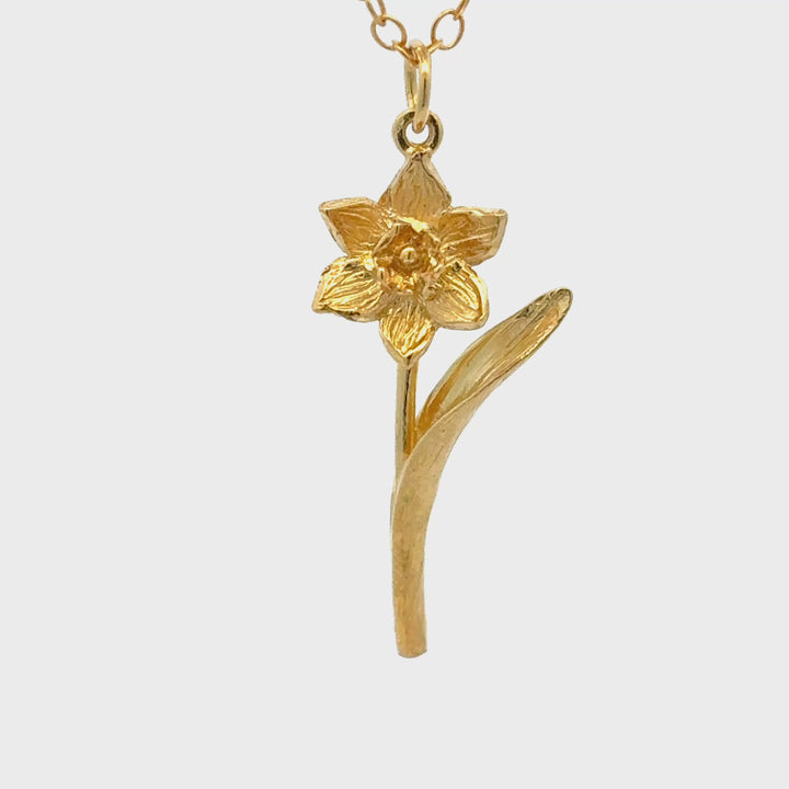blackbird-jewellery-gold-daffodil-stem-necklace-detail