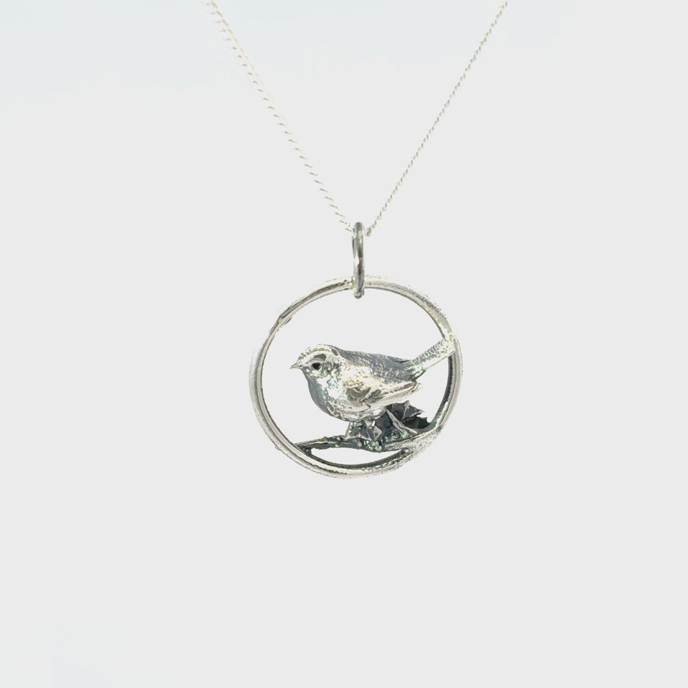 Blackbird Jewellery Sterling silver robin necklace 360 view of every detail presented in Blackbird Jewellery gift box – perfect gift for nature lovers