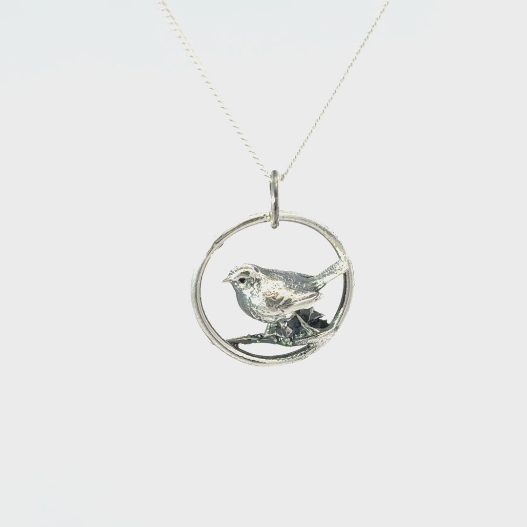 Blackbird Jewellery Sterling silver robin necklace 360 view of every detail presented in Blackbird Jewellery gift box – perfect gift for nature lovers