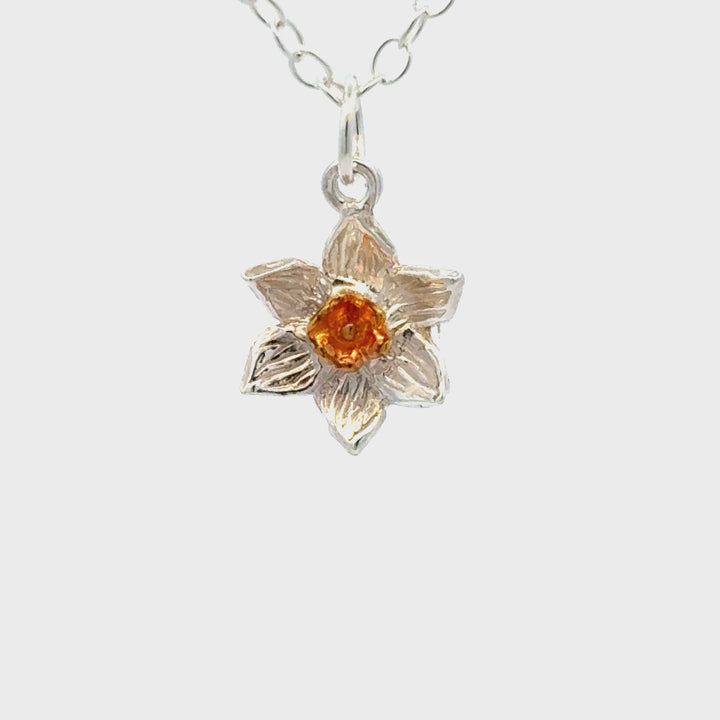 blackbird-jewellery-sterling-silver-gold-daffodil-bloom-necklace_turnaround video